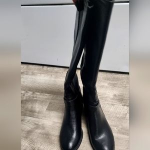 Woman's knee high boots size 8 1/2